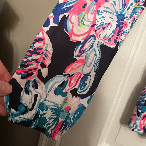 Lilly Pulitzer Daisy Knot Top All Caught Up - Picture 6 of 10